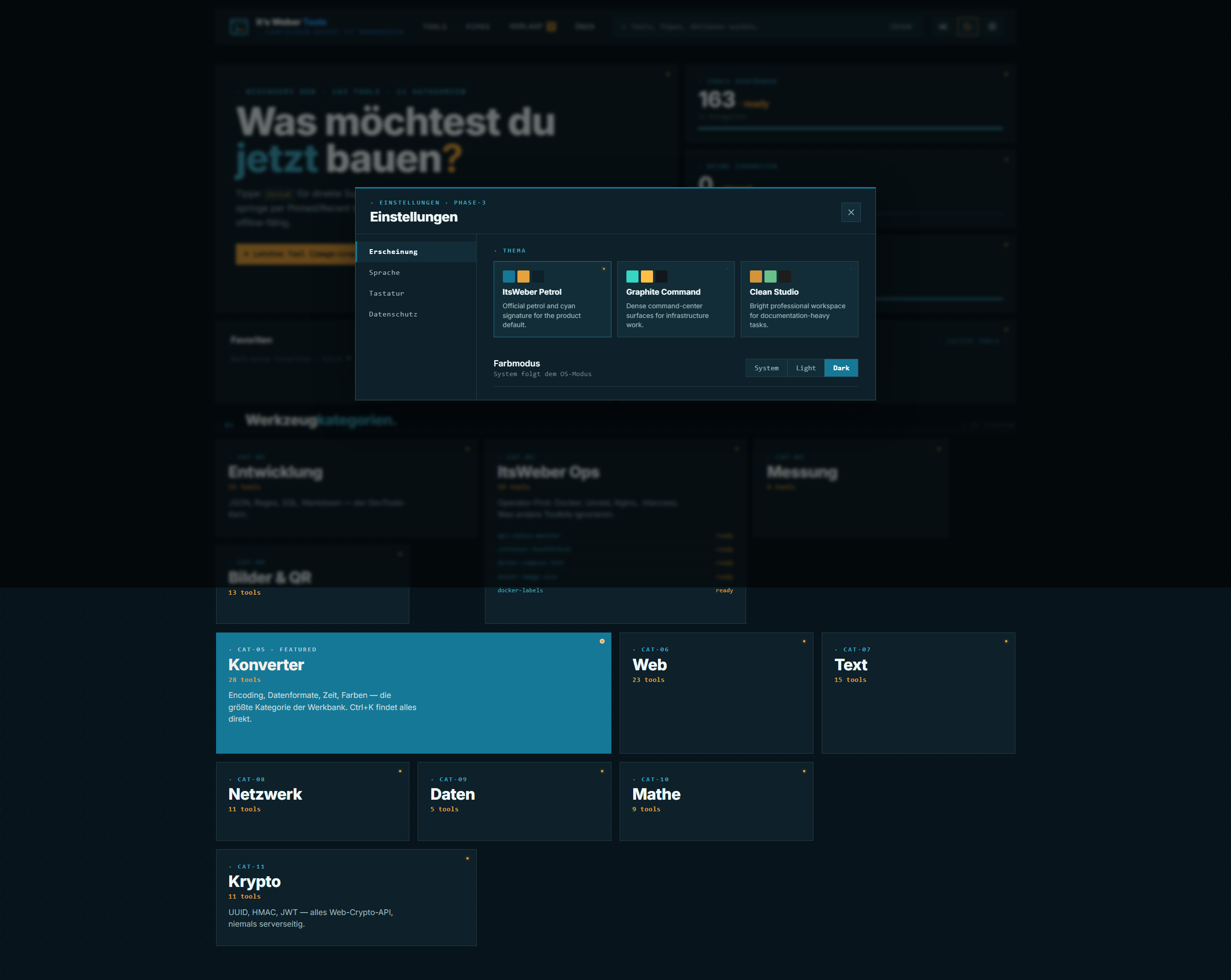 Settings Panel: Theme-Auswahl mit Petrol, Graphite Command und Clean Studio
